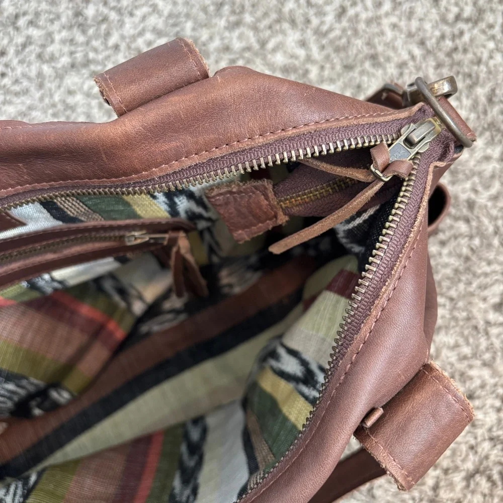 Nena & Co. Brown Leather Tote purse‎ the perfect bag the collective logo